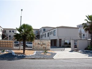 1 Bed Apartment in Bloubergrant