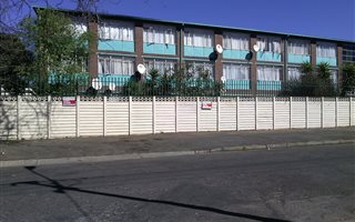 2 Bedroom Apartment in Driehoek