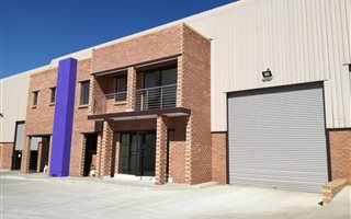 595 m² Industrial space in Gerdview