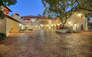 7 Bedroom House in Beaulieu