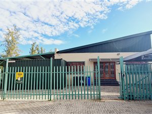 377 m² Industrial space in Fontainebleau