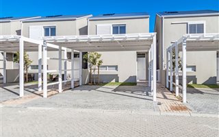 2 Bedroom House in Somerset Lakes
