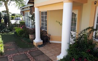 2 Bedroom Simplex in Somerset Park