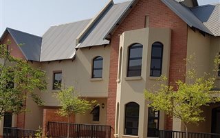 3 Bedroom Duplex in Heritage Hill