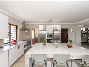 4 Bed House in Colts Hill