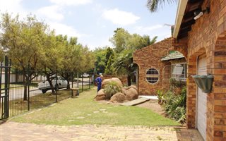 3 Bedroom House in Country View