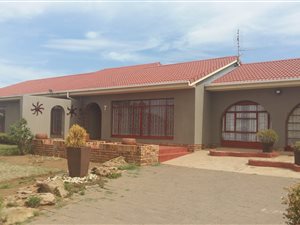 5 Bed House in Laurie Dashwood Park