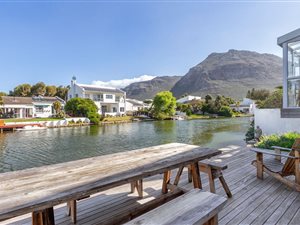 3 Bed House in Marina Da Gama