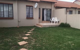 2 Bedroom Townhouse in Mooikloof Ridge