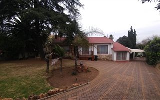 4 Bedroom House in Woodmere