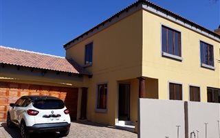 3 Bedroom House in Rietvalleirand