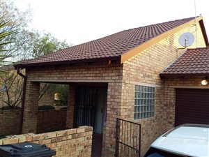2 Bed Townhouse in Rooihuiskraal North