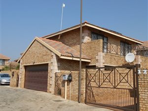 3 Bed Townhouse in Honeydew Manor