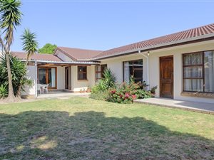 4 Bed House in Blommendal