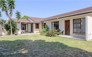 4 Bedroom House in Blommendal