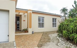 3 Bedroom House in Sunningdale