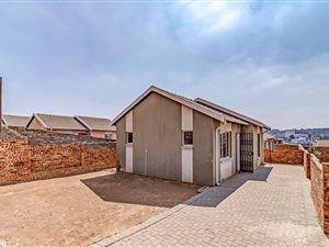 2 Bed House in Cosmo City