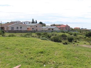 747 m² Land available in Fairview