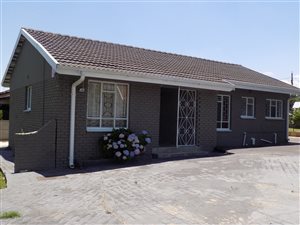 3 Bed House in Paradise