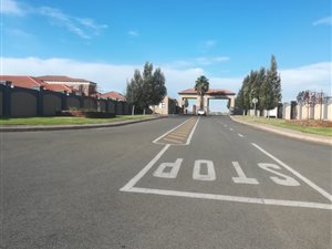 1300 m² Land available in Three Rivers East