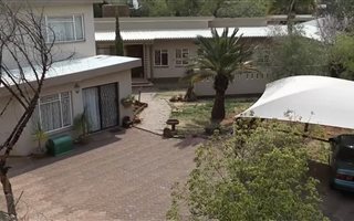 6 Bedroom House in Universitas