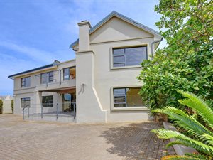 360 m² Commercial space in Camphers Drift