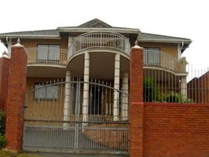 6 Bed House in Metcalfe Park