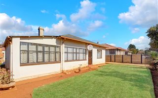 4 Bedroom House in Daggafontein