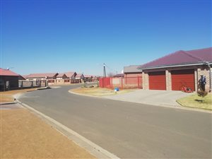3 Bed House in Mandela View