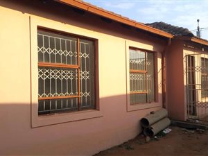 3 Bed House in Clayville