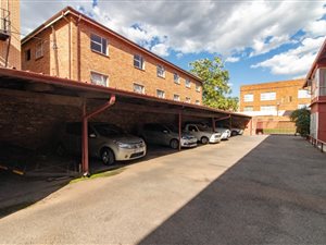 3 Bed Flat in Kempton Park Central