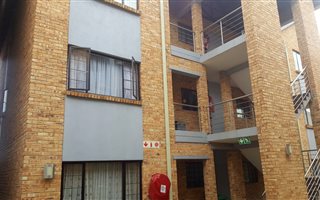 2 Bedroom Apartment in Rooihuiskraal North