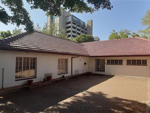 200 m² Commercial space in Kensington B