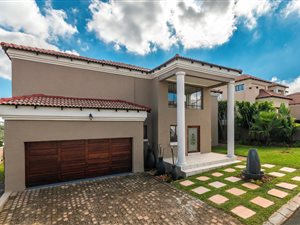 3 Bed House in Ruimsig Country Estate