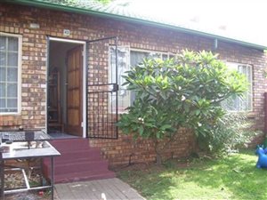 2 Bed Townhouse in Rooihuiskraal North