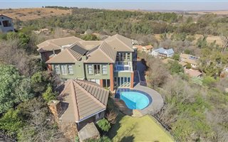 6 Bedroom House in Cornwall Hill