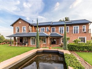4 Bed House in Zwavelpoort