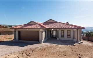 4 Bedroom House in Hartenbos Heuwels