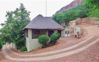 3 Bedroom House in Kosmos