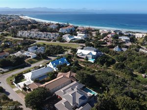 4 Bed House in Seaside Longships