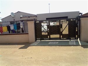 3 Bedroom House in Etwatwa