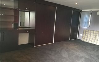 Bachelor apartment in Country View