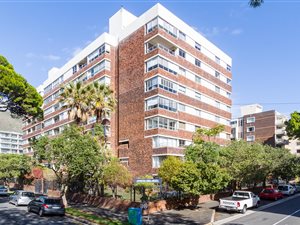 2 Bed Apartment in Sea Point