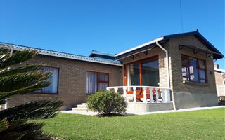 3 Bedroom House in Dana Bay