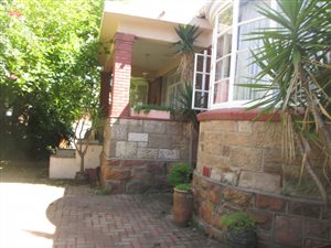 6 Bed House in Berea