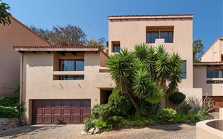 4 Bedroom Townhouse in Bedford Park