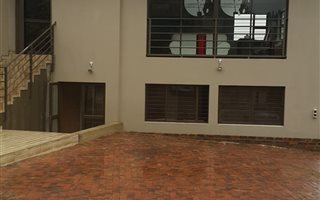 280 m² Office Space in Glenvista