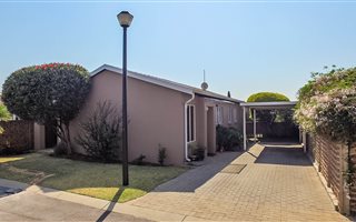 3 Bedroom Simplex in Edenglen