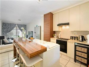 2 Bed Apartment in Pineslopes