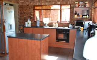 3 Bedroom House in Rowhill